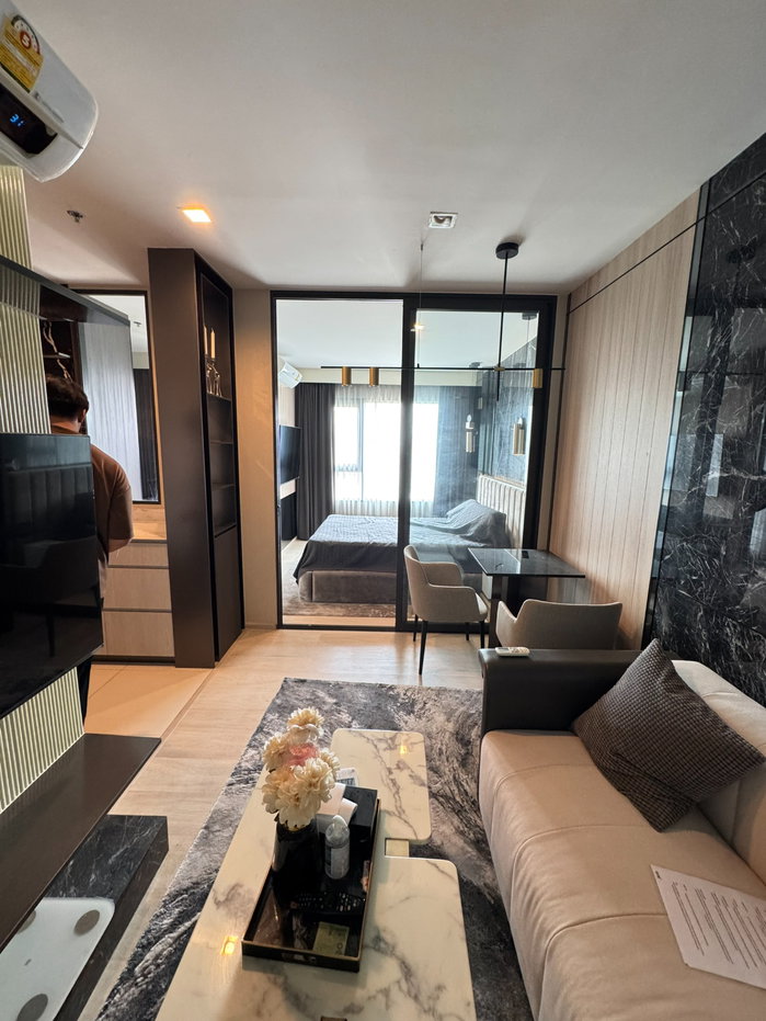 รูป ขายห้องบิ้วอินพร้อมใช้งาน วิวเซ็นทรัล เอ็มบาสซี ชั้น 41 สูงสุดติดห้องมุม ขนาด 35.11 ตร. วิวเมืองโซนเพลินจิต - รูปที่ 3/52