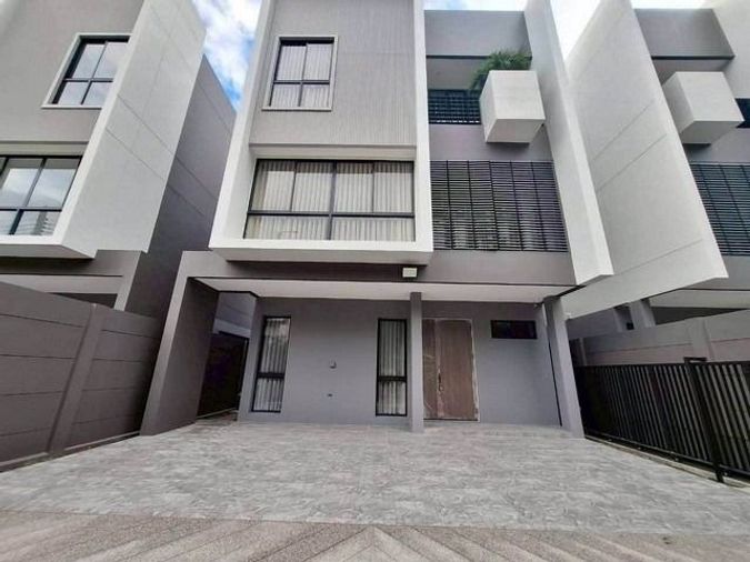 3-bed house for rent, 270 sqm, 40 sq wah, Feel Lat Phrao 101