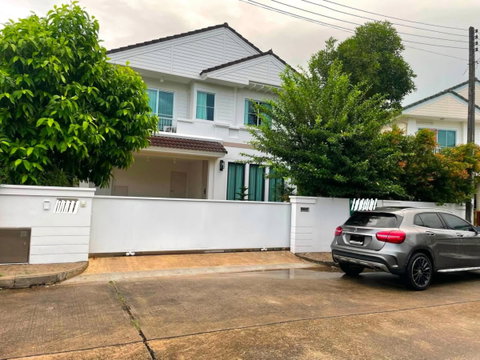 Pool Villa in Pruklada 1, Land & House Park, A spacious private pool villa in a peaceful residential community. (Tel/Line 088-5986998)