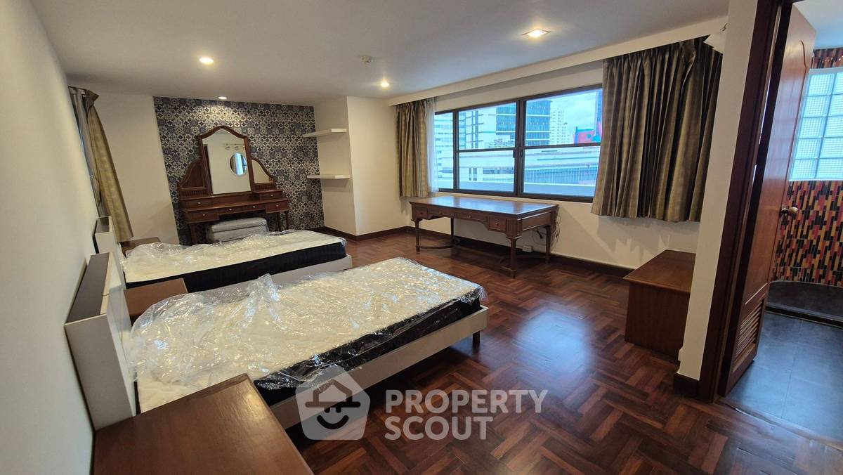 picture 306 Sqm 3-BR Windsor Tower Condominium, BTS Asoke (ID 3198426) - 7/14