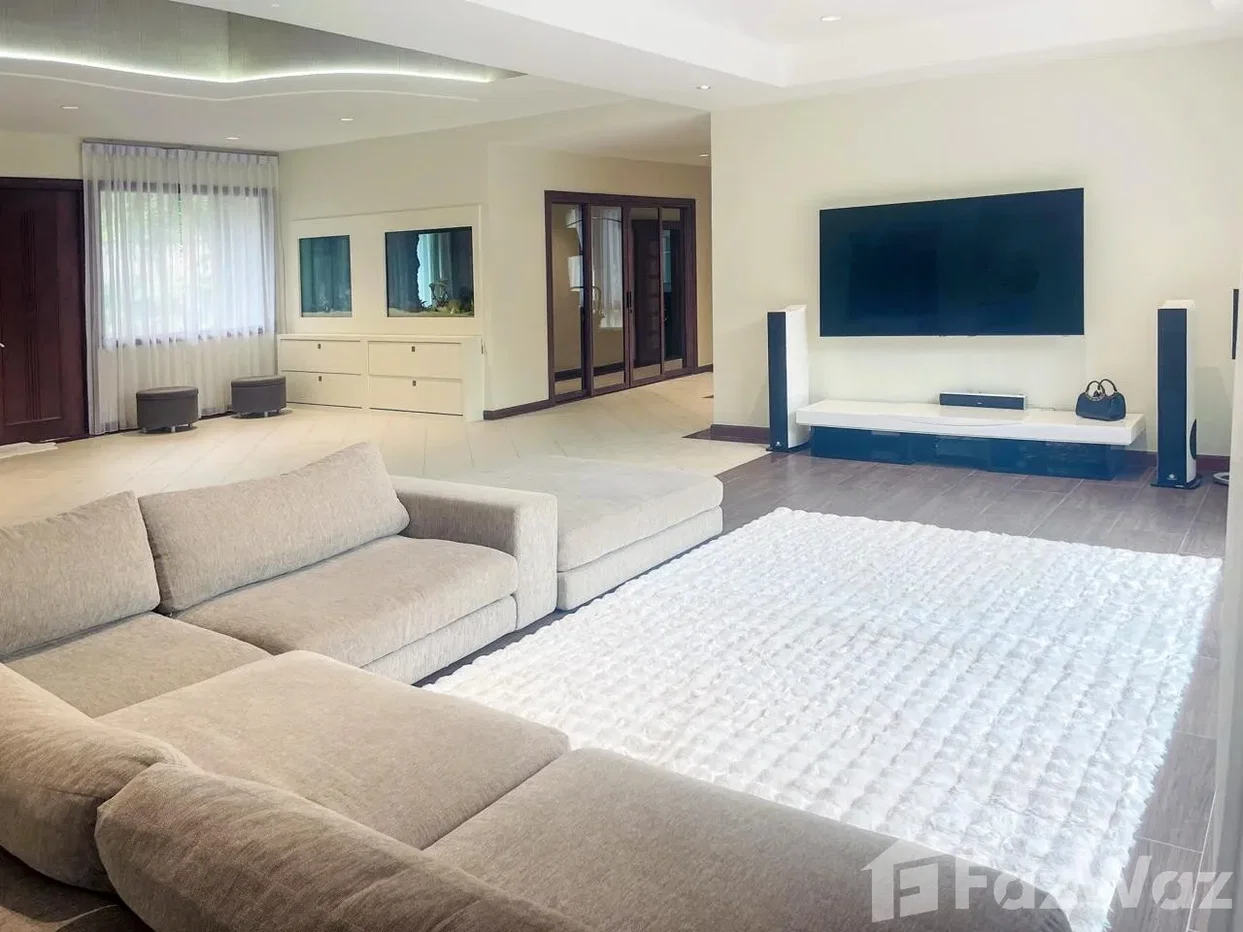 picture Spacious 5-Bedroom Villa on a Large Plot in Laguna 6763003 - 13/48