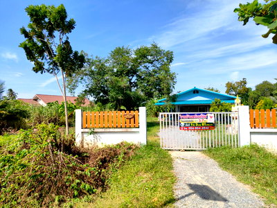 ที่ดิน นครชัยศรี นครปฐม : ขายบ้านพร้อมที่ดิน เนื้อที่รวม 1 ไร่ 3 งาน 81 ตารางวา 