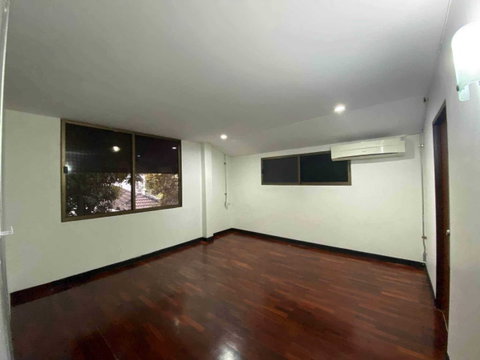 LTH16163 - Spacious House & Home Office for Rent Liap Duan–Ekkamai–Ram Inthra | 390 sq.m. | 12 Rooms | 5 Parking | 90K