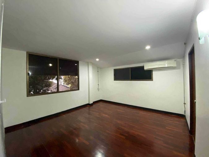 12-bed home office for rent, 390 sqm, 140 sq wah, Wang Thonglang