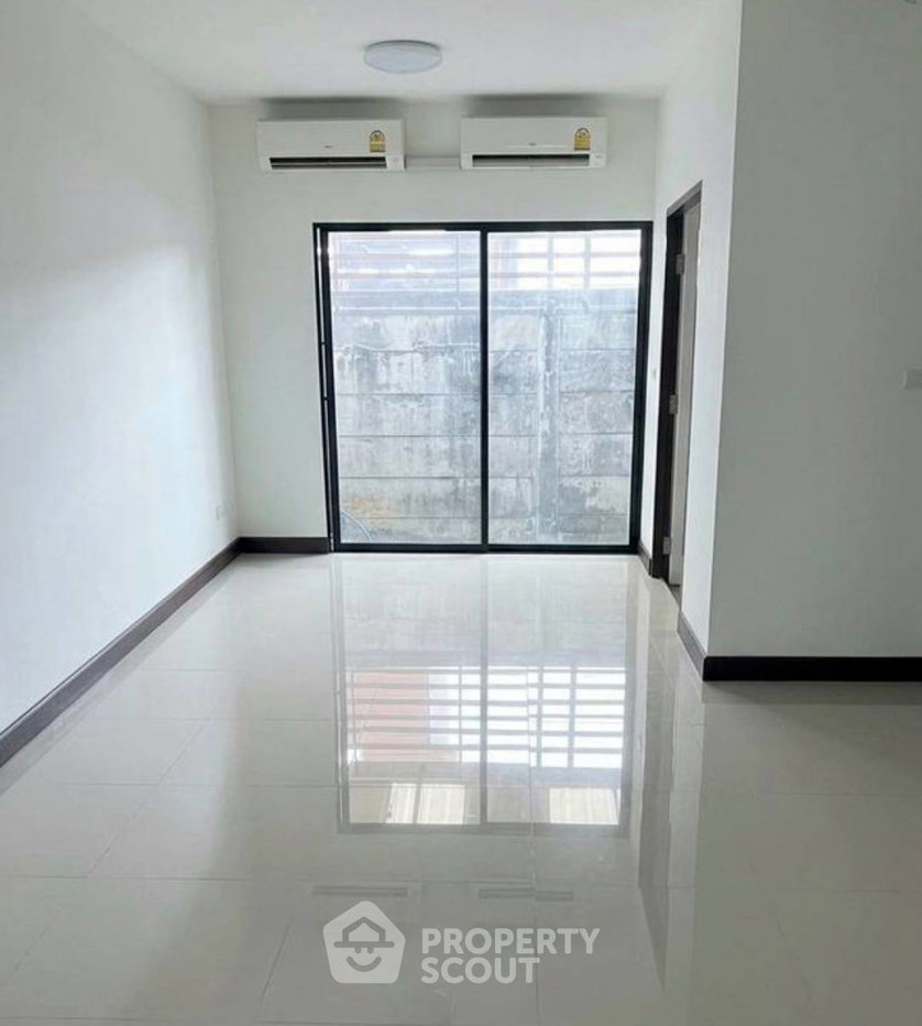 รูป ทาวน์เฮาส์ 3 ห้องนอน เลี้ยงสัตว์ได้ ดิ ไอดอล 2 เพชรเกษม 68 ใกล้ MRT หลักสอง (ID 3296282) - รูปที่ 7/7