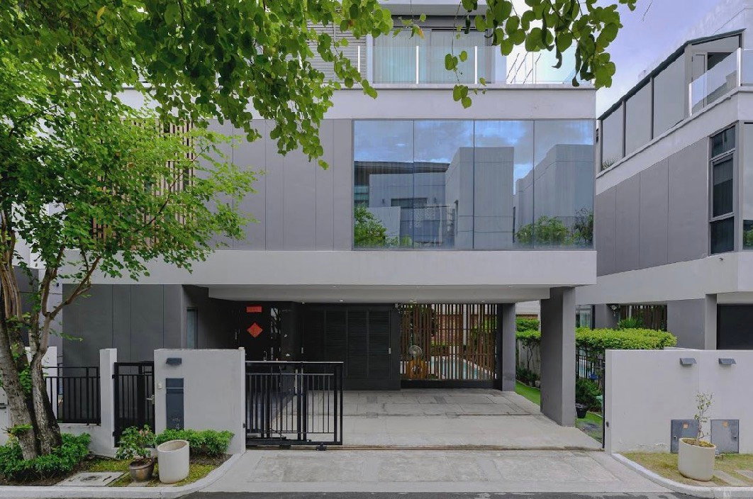 รูป H690019 ขาย The Gentry เอกมัย-ลาดพร้าว โครงการบ้านหรูโดย SC Assets, 4 นอน 5 น้ำ แต่งครบพร้อมอยู่ สังคมดี เงียบสงบ ใกล้เอกมัยเพียง 20 นาที - รูปที่ 2/16