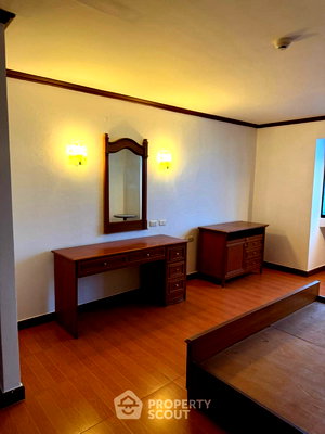 คอนโดให้เช่า : คอนโด 1 ห้องนอน Omni Tower สุขุมวิท ใกล้ BTS นานา (ID 3296756)