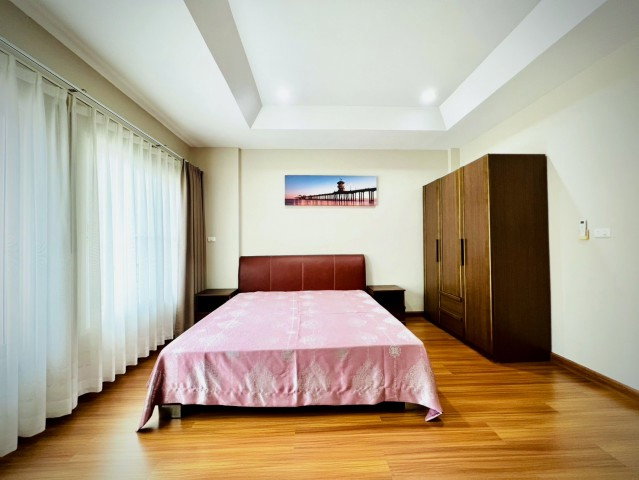 รูป 260910่srijvlaiu ให้เช่า ทาวน์เฮ้าส์ ศรีนครินทร์40-48 เยื้องๆ  พาราไดซ์ พาร์ค บางนา ประเวศ ทาวน์โฮม 3 นอน 3.5 น้ำ ใกล้MRT ศรีอุดม 800 ม.  - รูปที่ 6/8