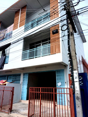เช่าทาวน์โฮม กรุงเทพมหานคร : ***--- ให้เช่าทาวน์โฮม 3 ชั้น ย่านท่าข้าม ---***