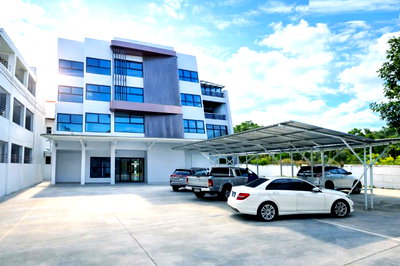 Shophouses for rent ม.เซนต์จอห์น : 			on 1 rai with 600 sq.m. on Vibhavadi Rangsit Rd. Soi15-21 Office space for rent 8rooms 8baths Chatuc          