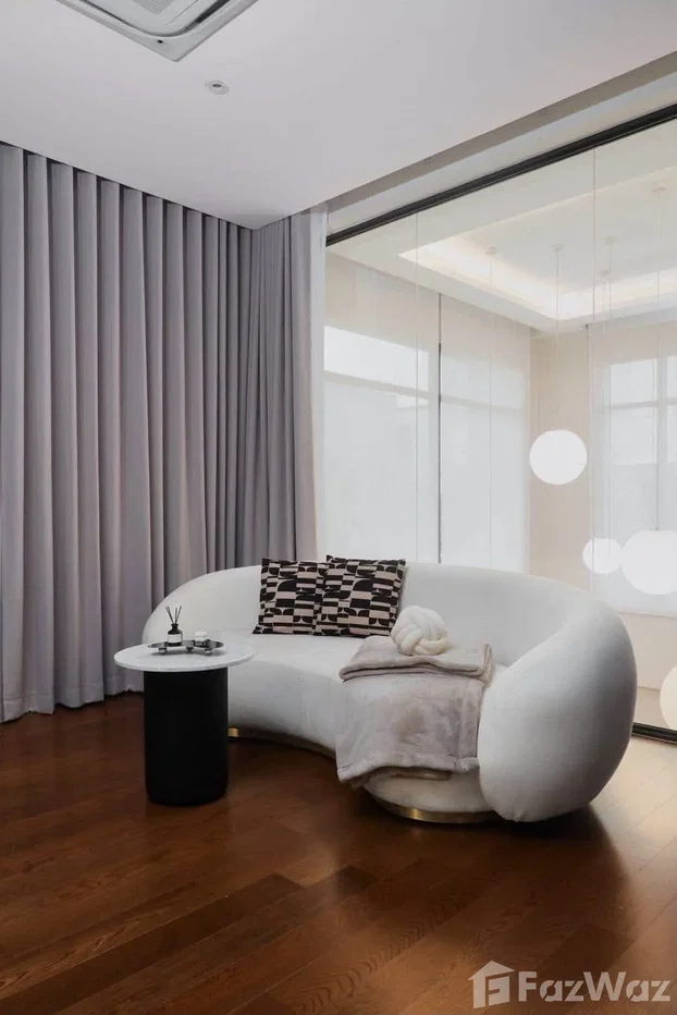 picture Pet-friendly (includes a dedicated pet room) + Near BTS 6765436 - 8/17