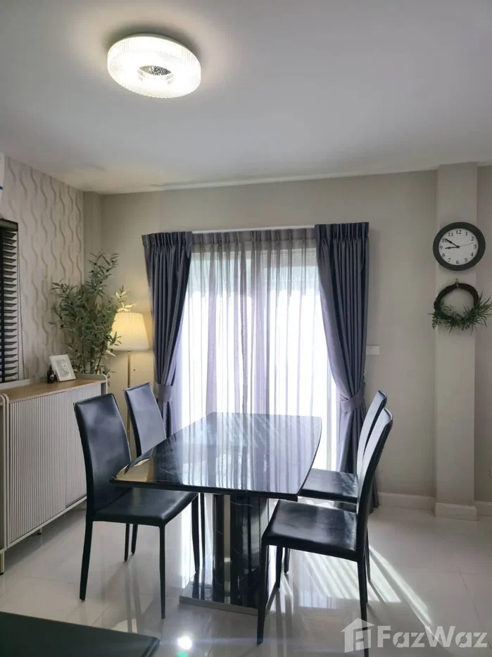 picture Modern corner Detached House With A Large Private Garden. 6558278 - 4/20
