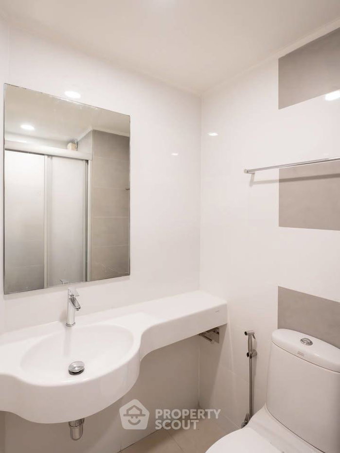 picture 1-BR Condo at Lumpini Place Ratchayothin near BTS Ratchayothin (ID 3301755) - 9/14