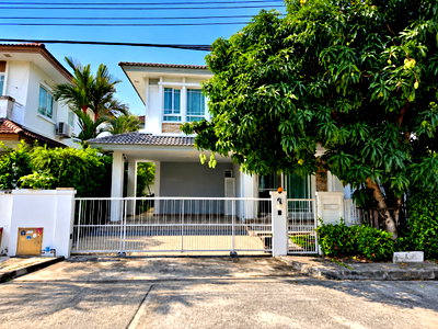 Houses for sale National Institute of Development Administration (NIDA) : Sale: 2-Storey Detached House at Mantana Rama 9–Srinakarin Krungthep Kreetha Soi 7 | 4 Bedrooms | convenient access to major road