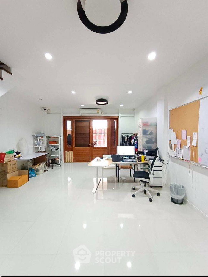 รูป ทาวน์เฮ้าส์ 5-ห้องนอน ใกล้ MRT บางยี่ขัน (ID 3298986) - รูปที่ 6/19