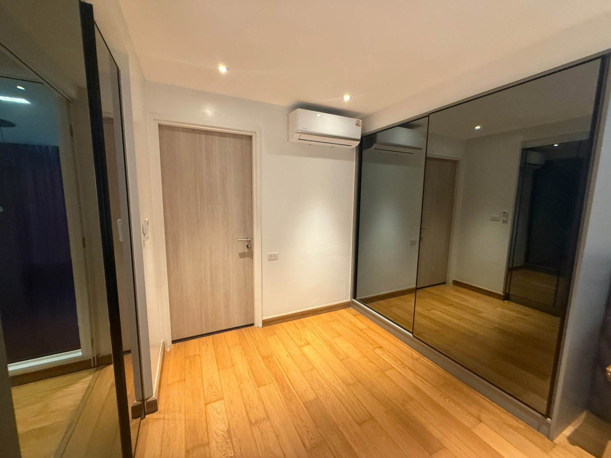 picture Downtown 49 Pet Friendly Duplex 2 Bedroom Floor 2 for Rent 80000 THB - 18/19
