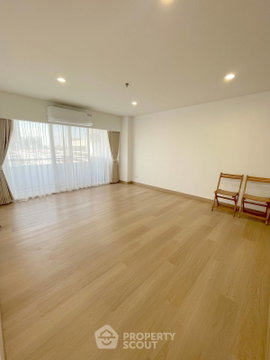 Spacious 1-BR 69 Sqm At The Executive Regent, Chong Nonsi (ID 3297543)