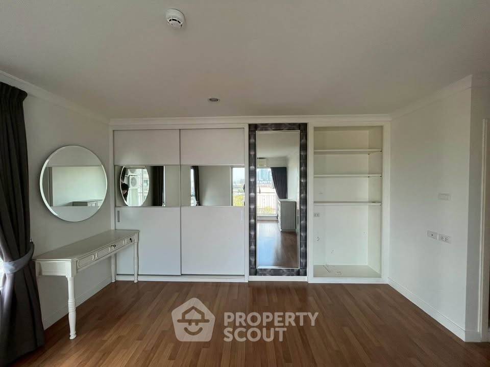 picture 2-BR Condo At Lumpini Place Rama 9–Ratchada Near MRT Phra Ram 9 (ID 3300238) - 10/29