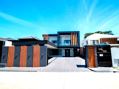 Houses for rent Chonburi : Luxury 5-Bedroom Pool Villa for Rent in Pattaya Chaiyapruek 2 | Near Jomtien Beach | Private Pool
