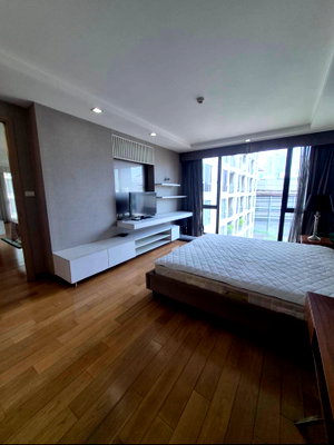 Condos for rent : Condo for rent near BTS Ploenchit 