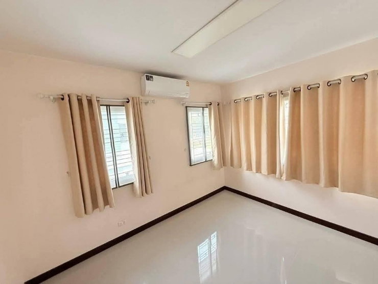 รูป บ้านเดี่ยวคลองสาม เนื้อที่กว้างขวาง ทำเลดี - รูปที่ 11/25