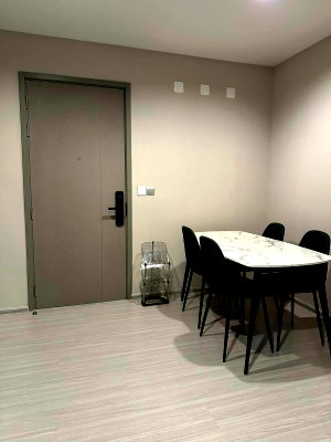 Condos for rent : PFD-09113 Condo for rent Life Asoke Hype : A modern, move-in ready unit—simple, bright, and ready for you to bring your bags and settle right in.
