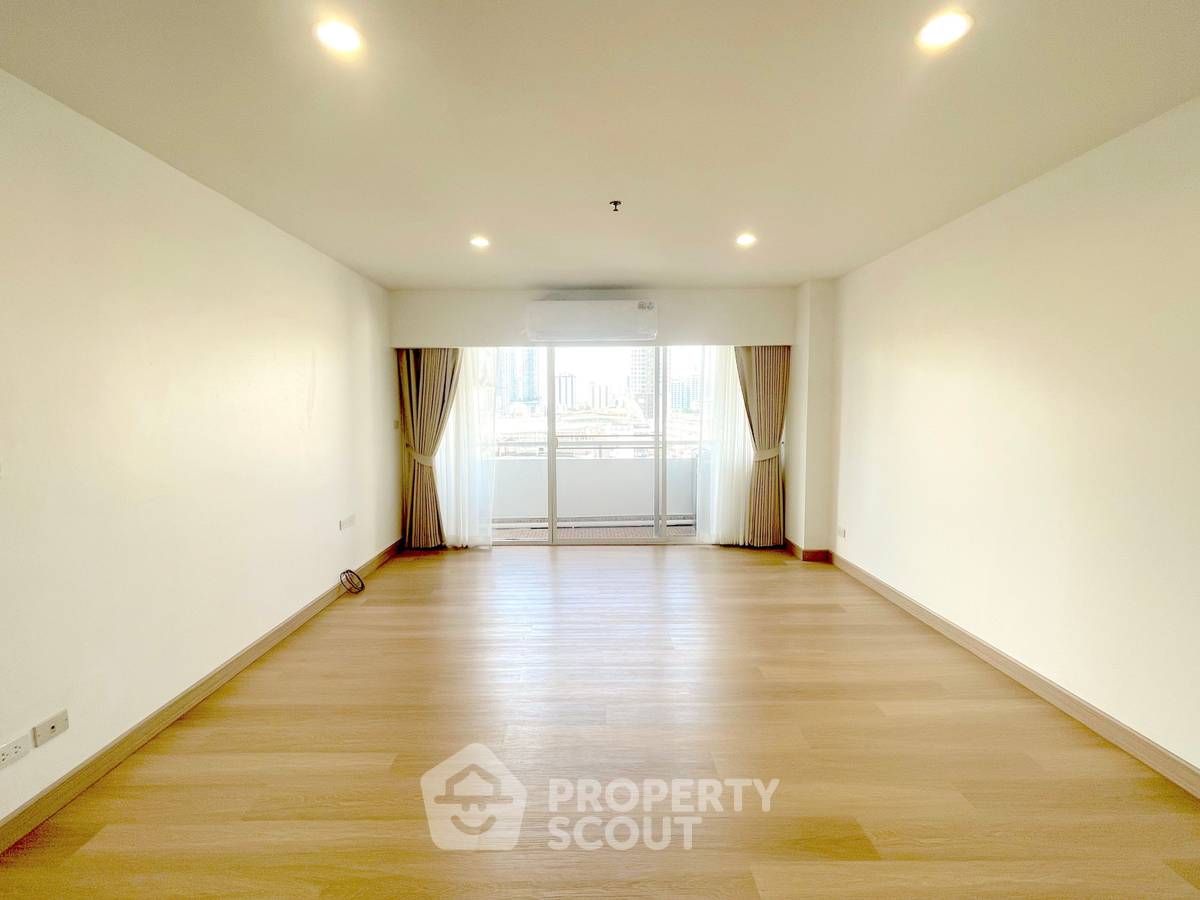 picture Spacious 1-BR 69 Sqm At The Executive Regent, Chong Nonsi (ID 3297543) - 3/15