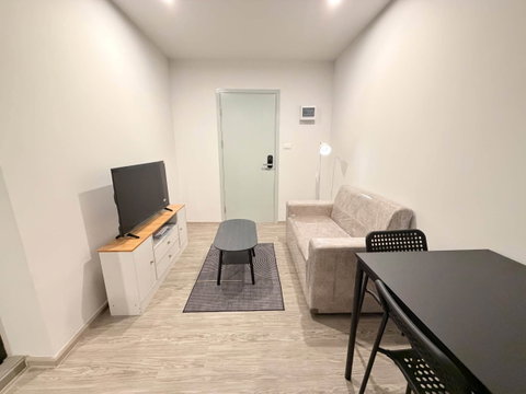 Regent Home Wutthakat | Price 9,500 Baht | Beautiful unit, great location, fully furnished, ready to move in.