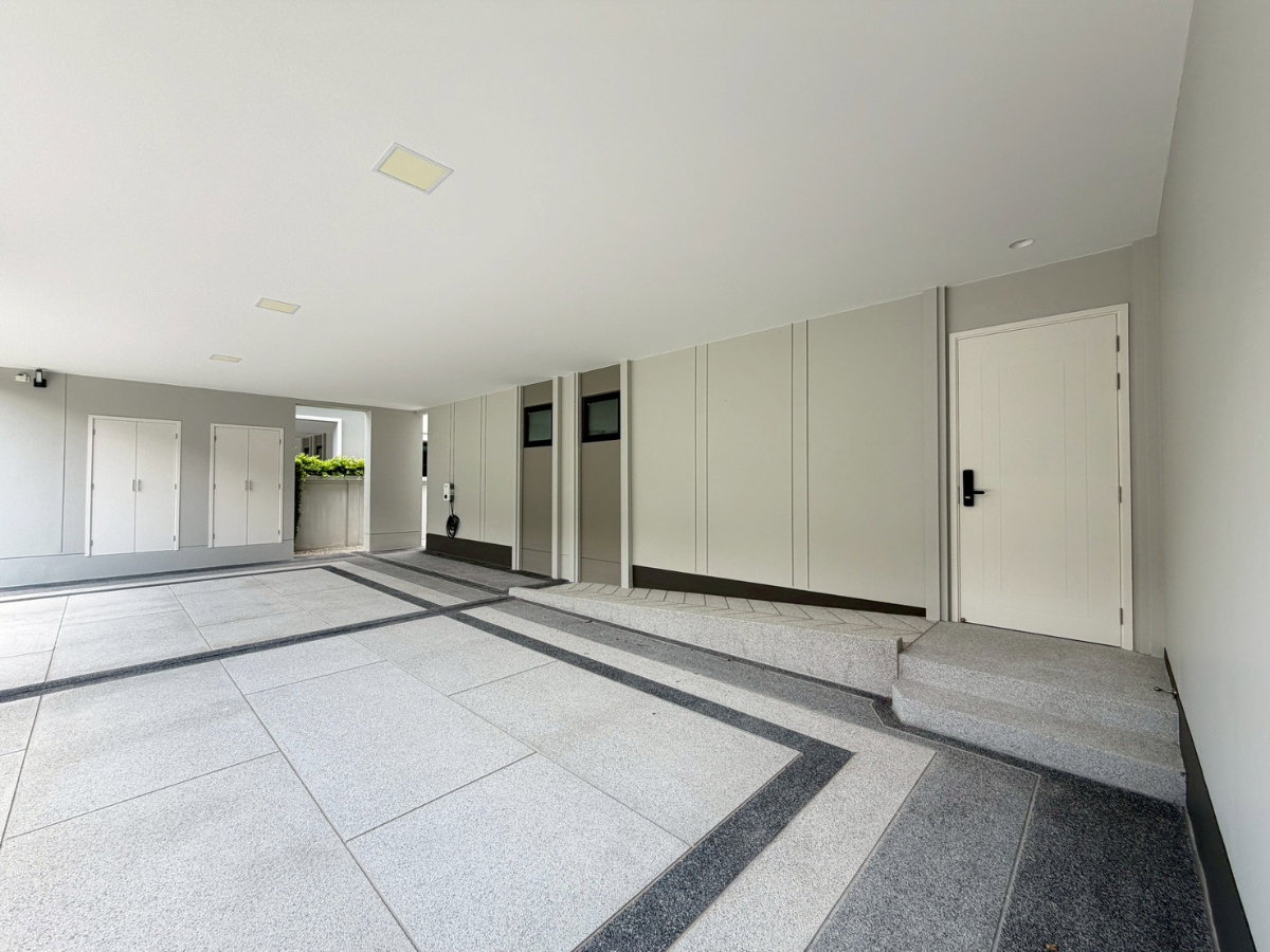 picture Narinsiri Krungthep Kreetha | Timeless Elegance in an Exclusive Community - 2/27