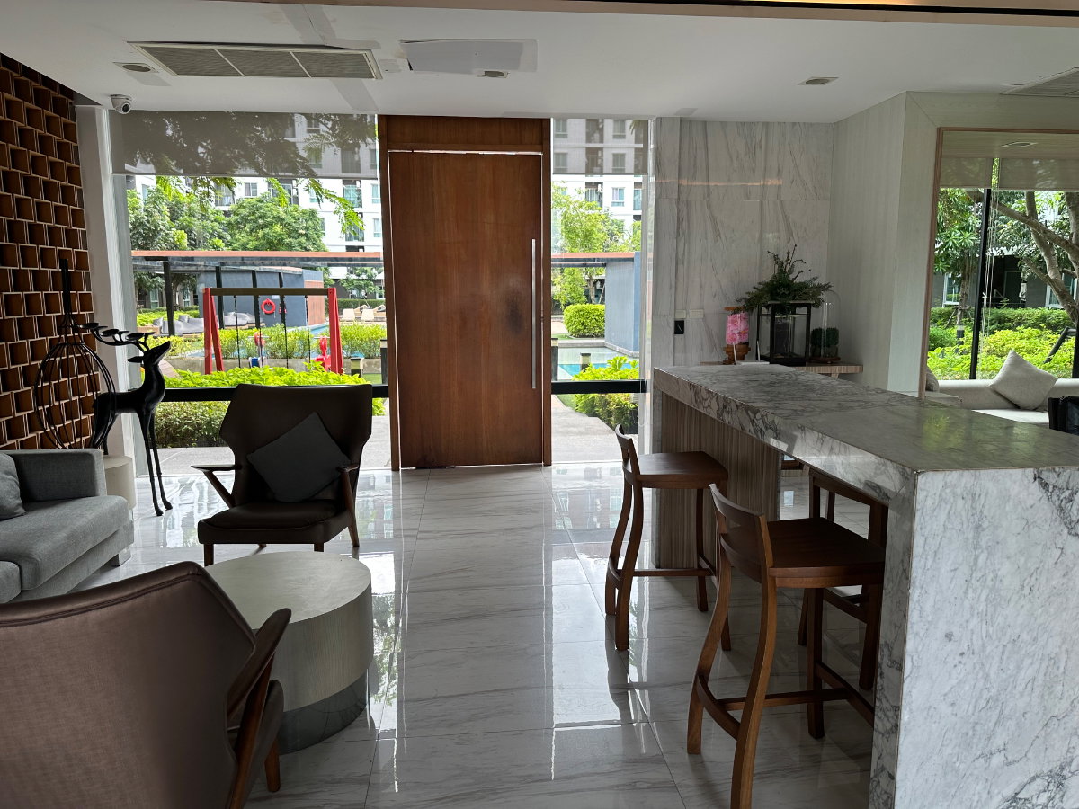 picture Urgent Sale! The Parkland Condo - 16/20