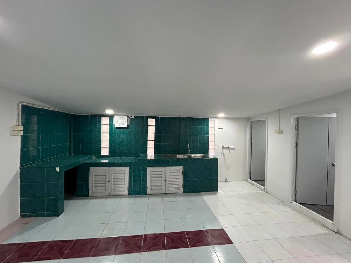 รูป ให้เช่า บ้านเดี่ยวรีโนเวทใหม่ เลียบคลองภาษีเจริญฝั่งเหนือ ซอย 13 แบบ 2 ชั้น 50 ตรว 4 นอน 2 น้ำ 12000 บาท - รูปที่ 2/6