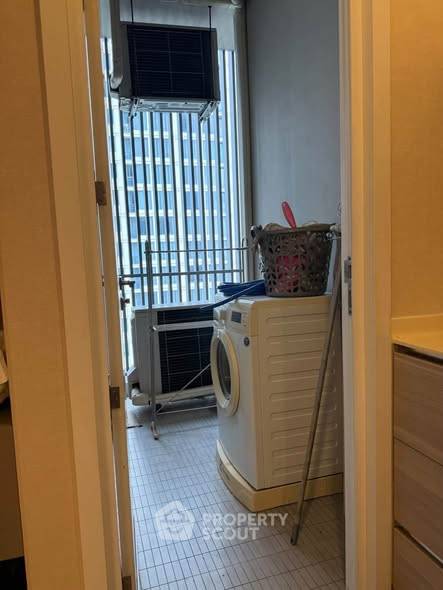 รูป ชั้นสูง 1 ห้องนอน ขาย The Room Sukhumvit 21 ใกล้ MRT สุขุมวิท (ID 3302131) - รูปที่ 3/12