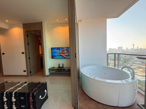 For rent The Riviera Ocean Drive with Jacuzzi on Balcony 
