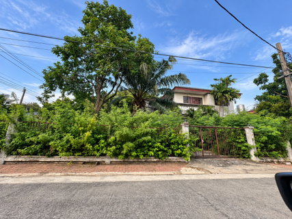 For Sale: 2-Storey Detached House at Ladawan Srinakarin, Prime Corner Plot | 248 sq.wah | 4 Bedrooms | Separate Maid’s House | THB 33 Million