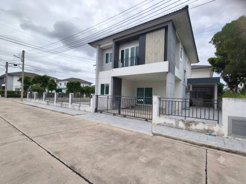 ขายบ้านเดี่ยว เดอะ พณา เพชรเกษม - สาย 3 บ้านหลังมุม ที่ดิน 104 ตร.ว. พื้นที่ใช้สอย 183 ตร.ม. ราคา 8,000,000 บาท