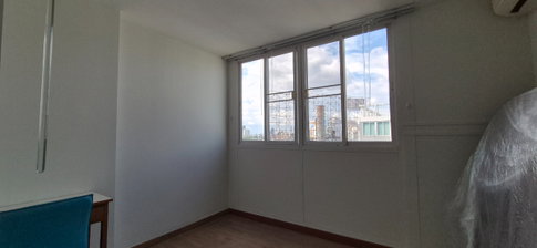 Good corner room for Sale , near ARL and MRT Huamak station