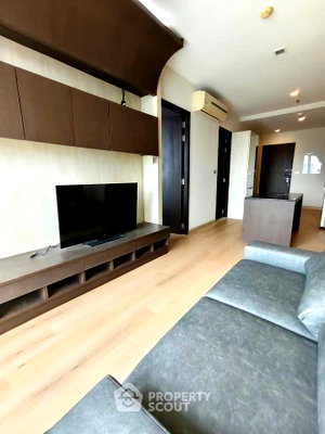 Condos for rent : Great Value 2-BR Sky Walk Residences 200m To BTS Phra Khanong (ID 3281193)