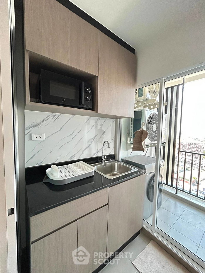 รูป คอนโด 1 ห้องนอน ชั้น 25 Regent Home Bangna ใกล้ BTS บางนา (ID 2448794) - รูปที่ 3/10
