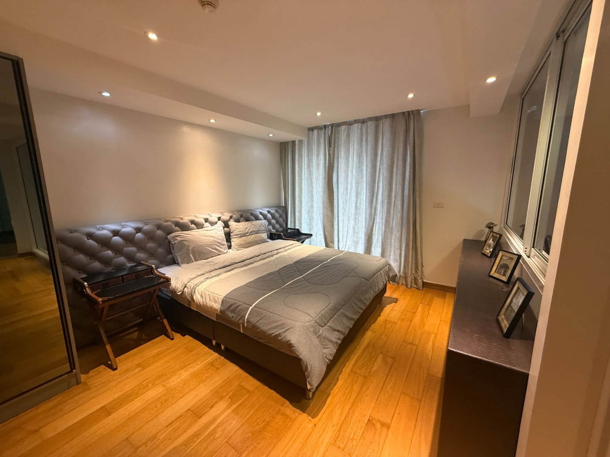ให้เช่า Downtown 49 Duplex High Ceiling 2 ห้องนอน เลี้ยงสุนัขได้
