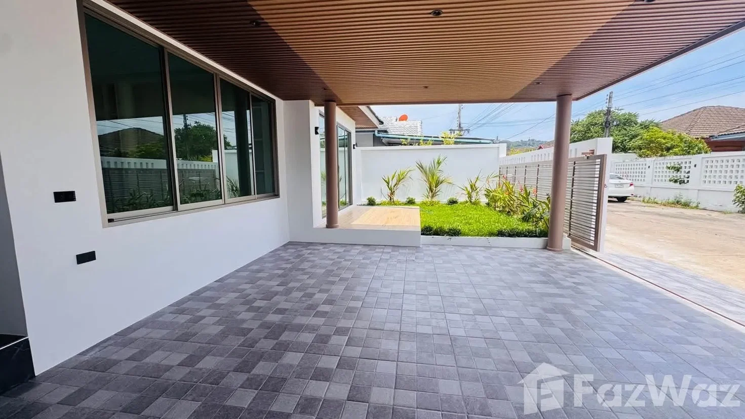 picture Renovated house 6766768 - 2/8