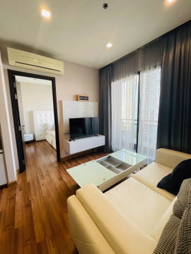 🔥 Hot Price! Ivy Ampio, near ✅ MRT Cultural Center Station 📌 Luxuriously furnished, ready to move in.
