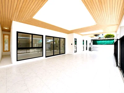 Houses for sale Nak Niwat Road : 3 Bedroom House for sale in Lat Phrao, Bangkok  5949391