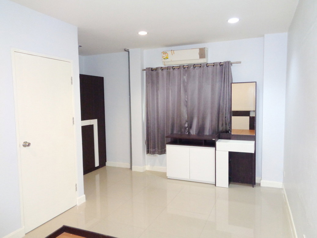 รูป 🚩 บ้านรีโนเวท ทาวน์โฮม 3 ชั้น หลังใหญ่ โครงการ เดอะ รีโน่ นวมินทร์ ติดห้างโลตัสนวมินทร์ - รูปที่ 26/40