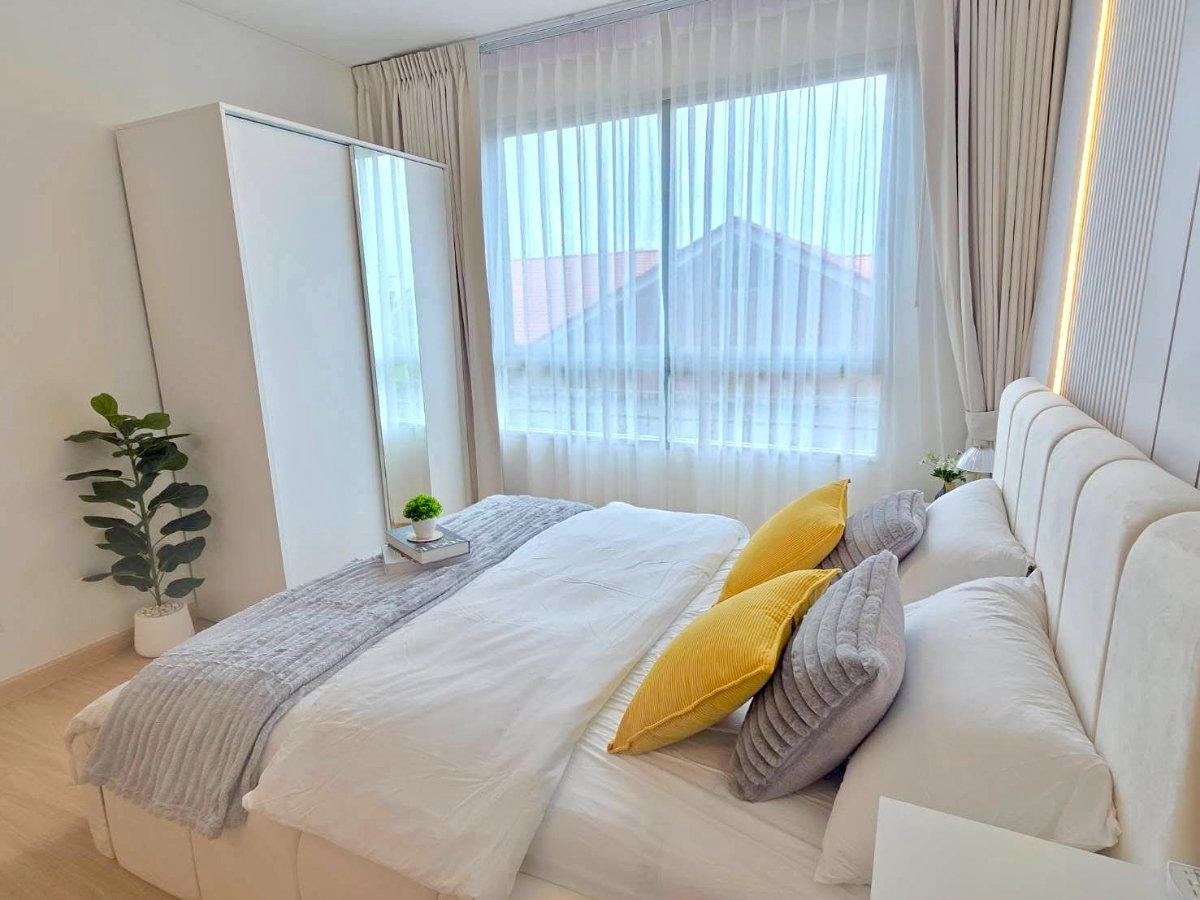 picture For Sell Nice Renovate room ready to move in - 4/13