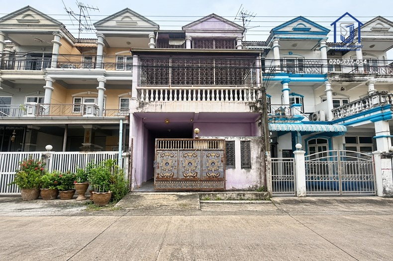 ขายทาวน์โฮม 3 ชั้น หมู่บ้านกรุงทอง 5 ซอยนวมินทร์ 111  แยก 1 เกษตร-นวมินทร์ ใกล้เซ็นทรัล อีสต์วิลล์
