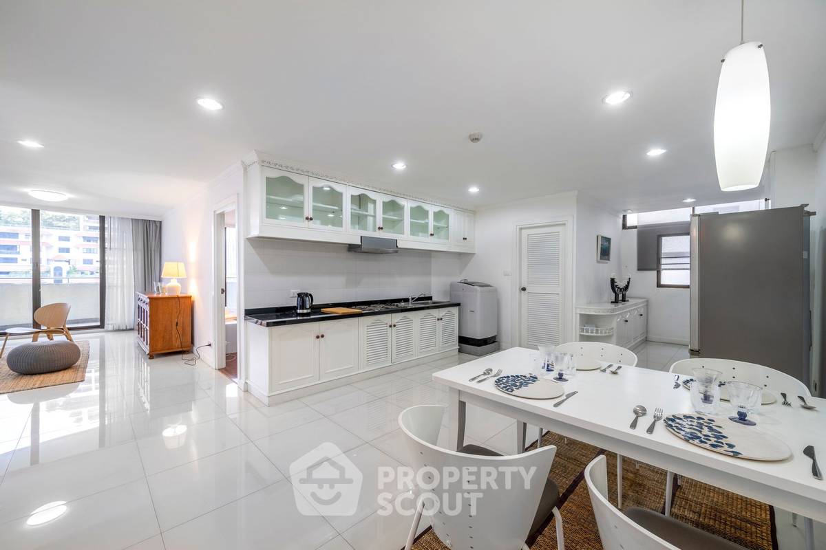 picture Spacious 2-BR 138 Sqm At Supalai Place Sukhumvit 39, BTS Phrom Phong (ID 995097) - 4/30