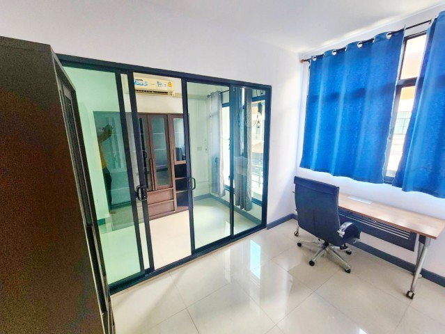 รูป ตลาดสำเพ็ง2 กัลปพฤกษ์ สาทร เช่าทาวน์โฮม 3 ชั้นหลังมุม 3 นอน 3 น้ำ MRT หลักสอง 1 กม. ใกล้ เดอะมอลล์ บางแค 900 ม. 22 ตร.ว. 220 ตร.ม. - รูปที่ 6/8