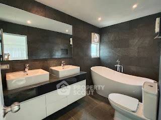 picture Pet-Friendly 2-BR Silom Condominium 100m From BTS Sala Daeng (ID 3303906) - 12/18