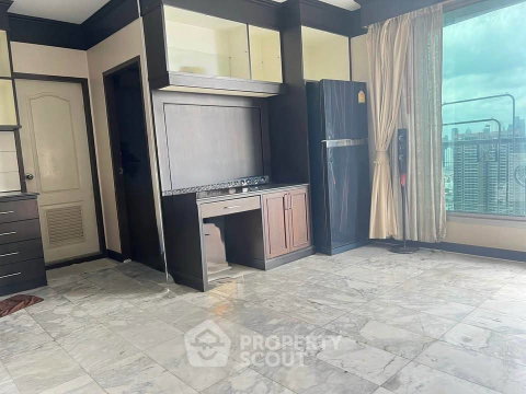 31st-Floor 2-BR Sathorn House Condominium Near BTS Surasak (ID 3295029)
