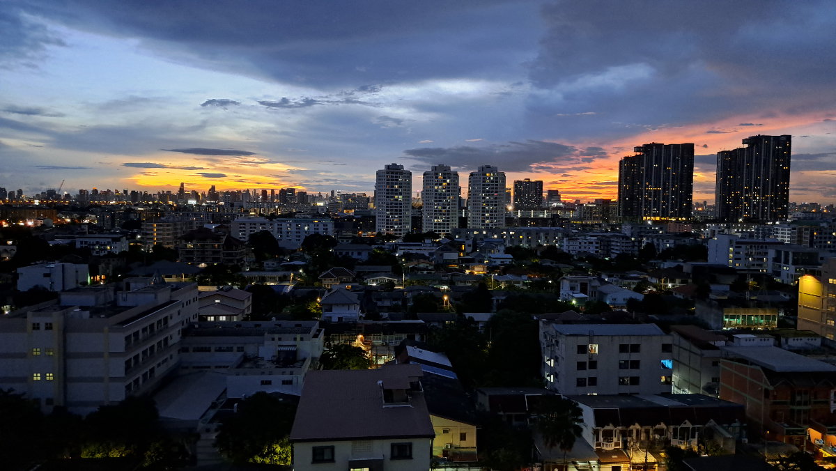 picture Condominium for rent near 3 MRT - 17/18